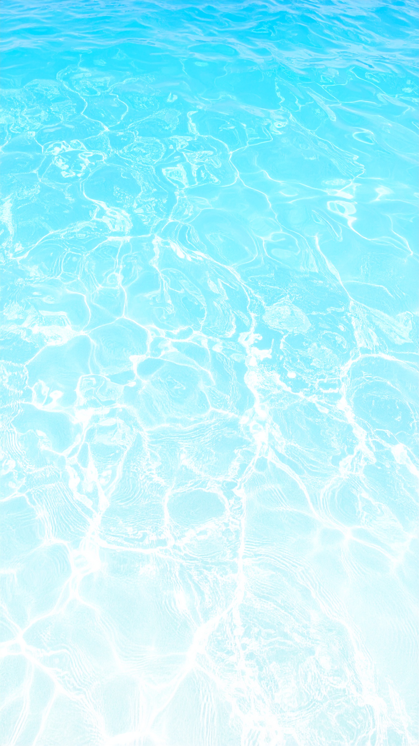 縦の夏の海の綺麗な背景イラスト