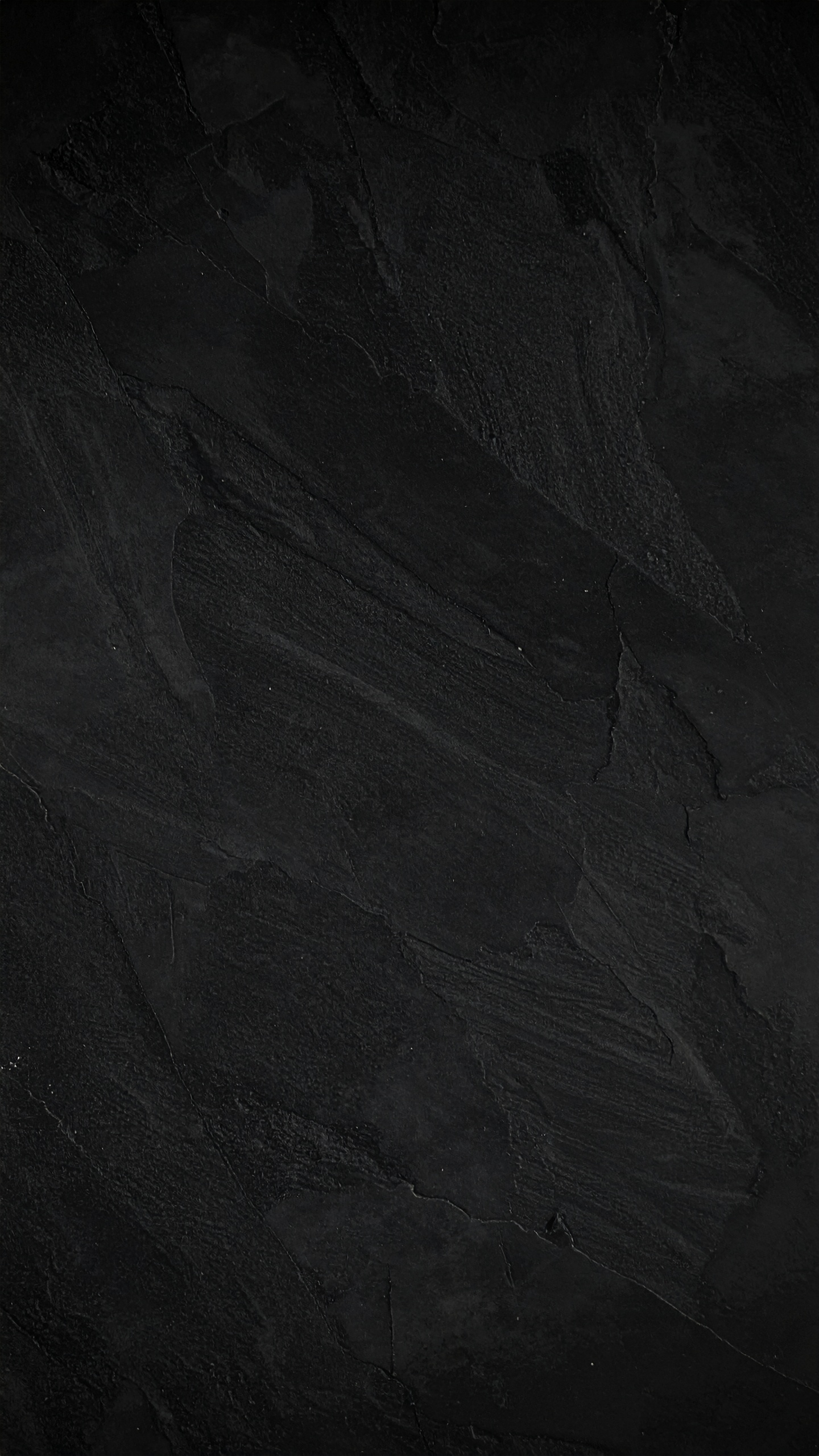 縦の黒のシンプルな質感の無地背景画像