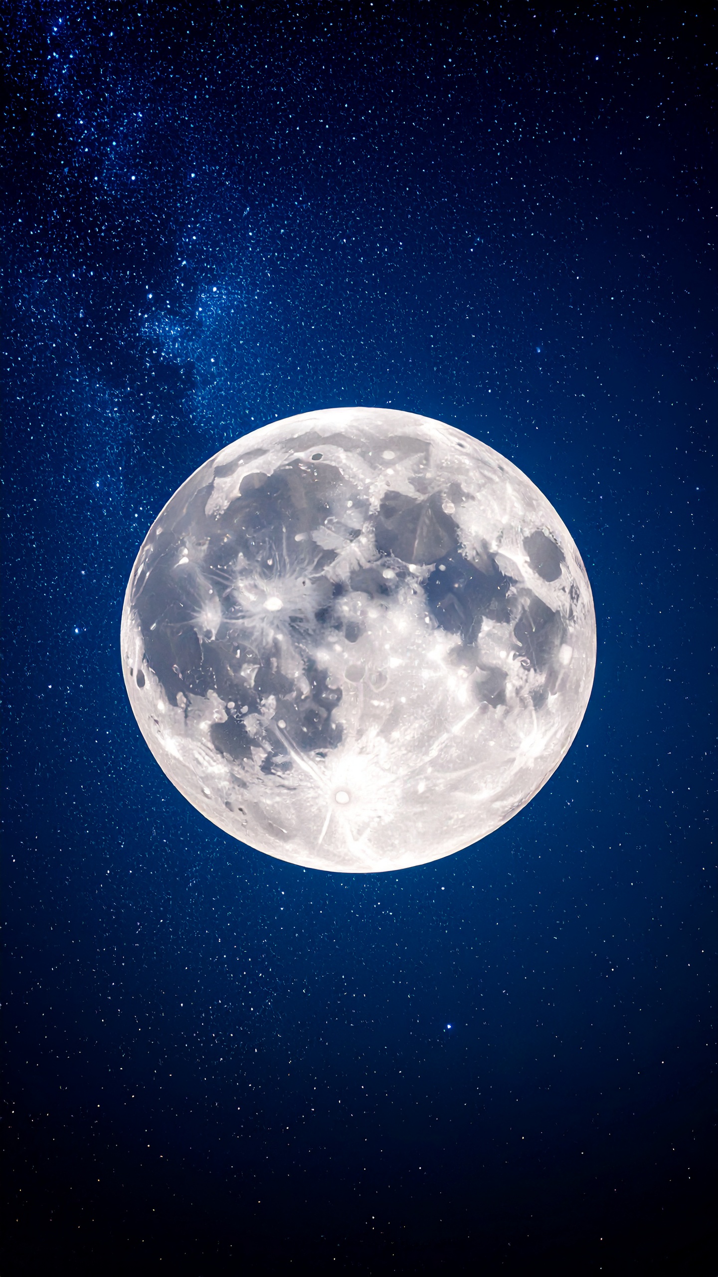 縦の大きな月と宇宙の背景画像