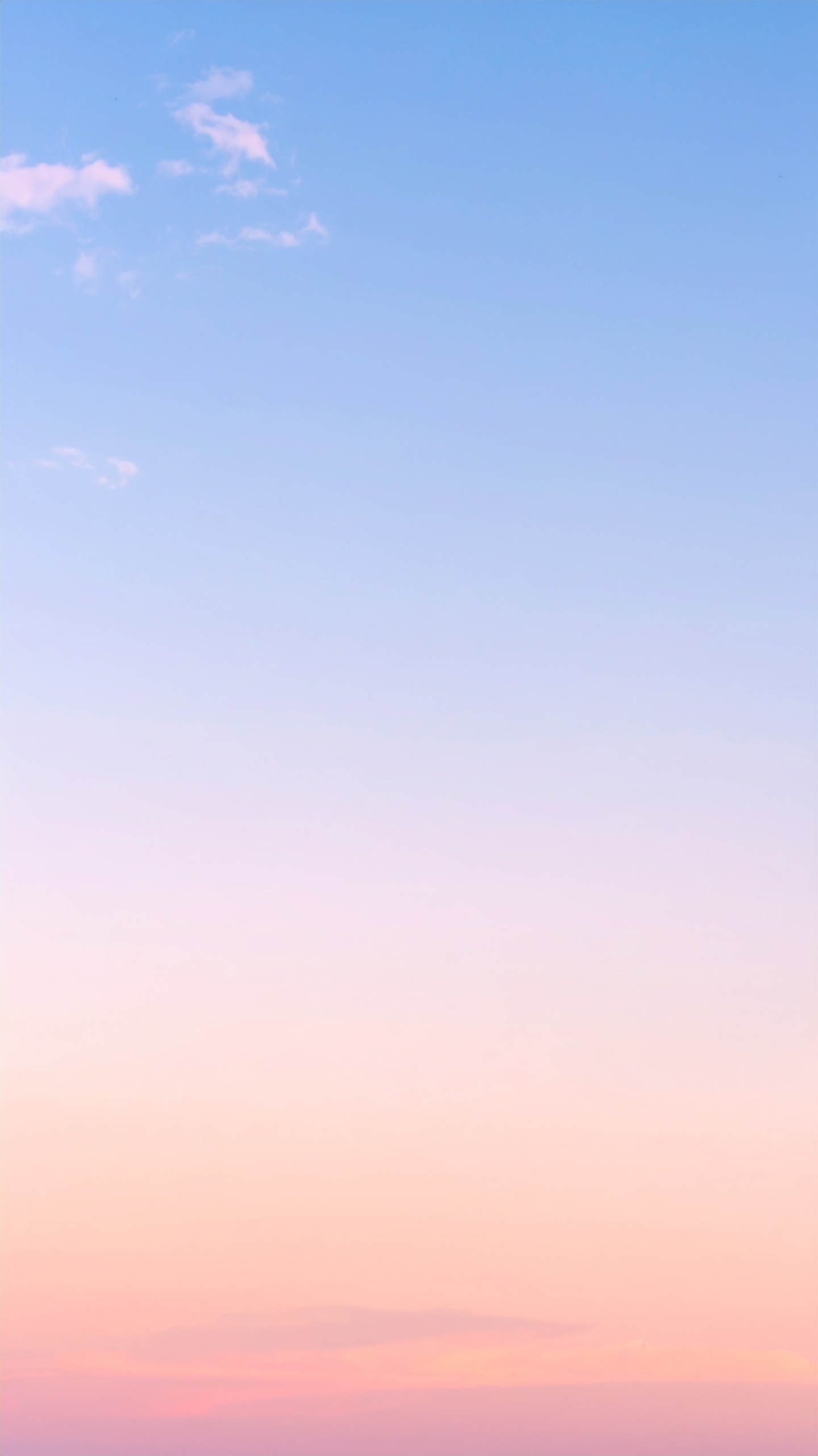 縦の夕方の空の背景画像