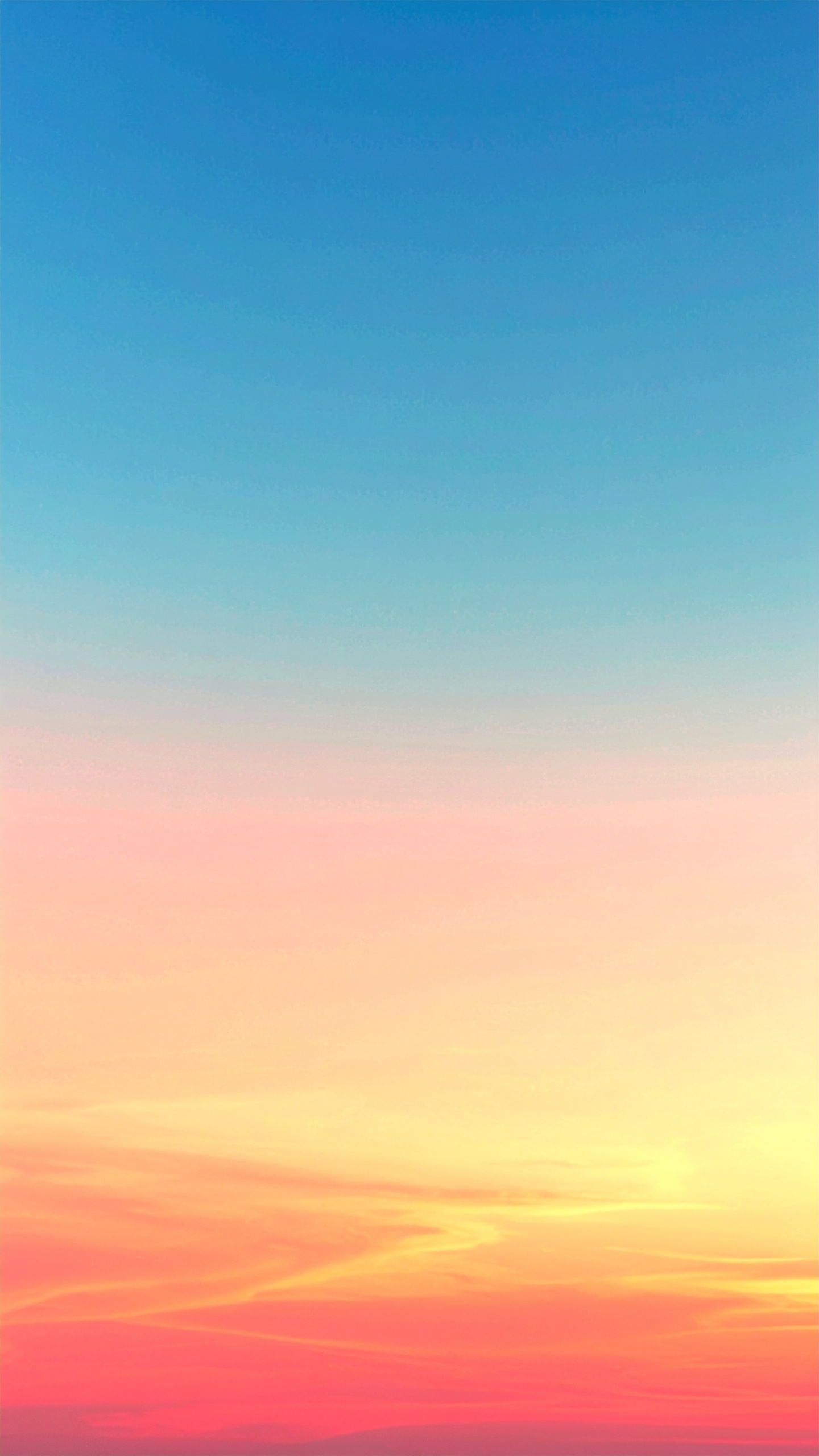 縦の夕焼けの空の背景画像