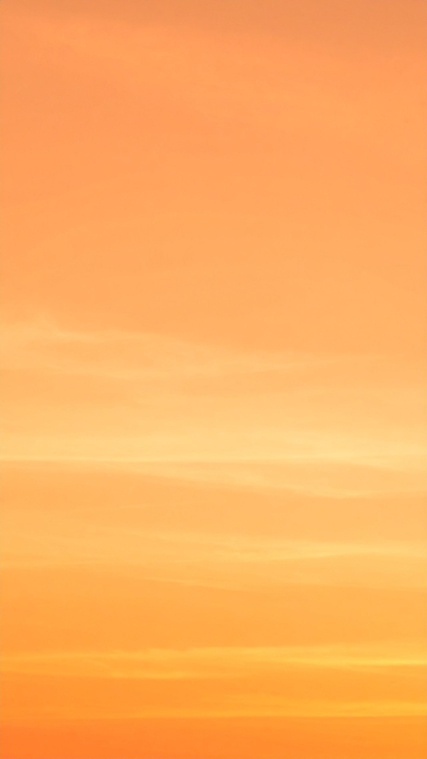 縦の夕焼けのオレンジの背景画像