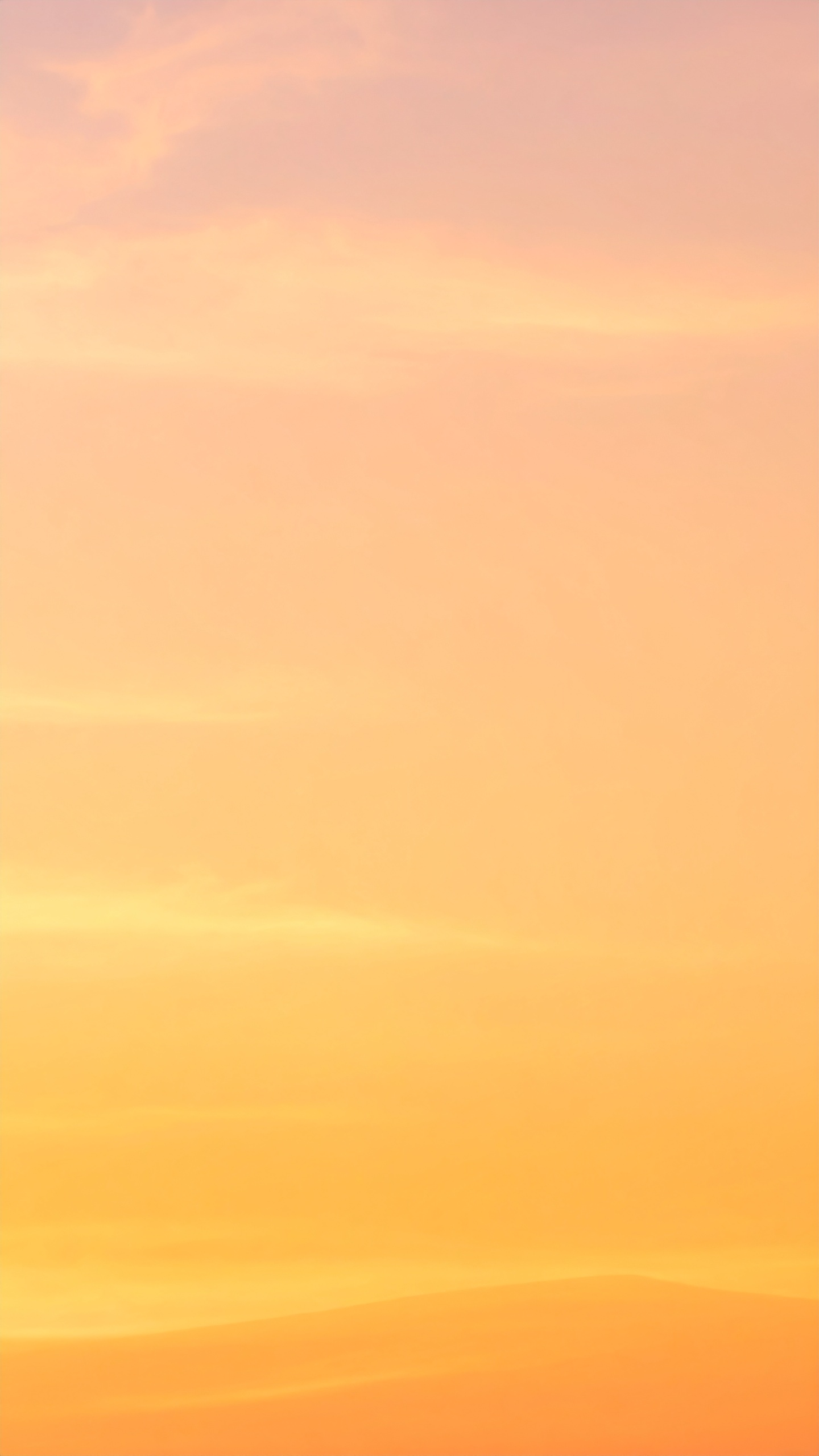 縦の夕焼けの雲の背景画像