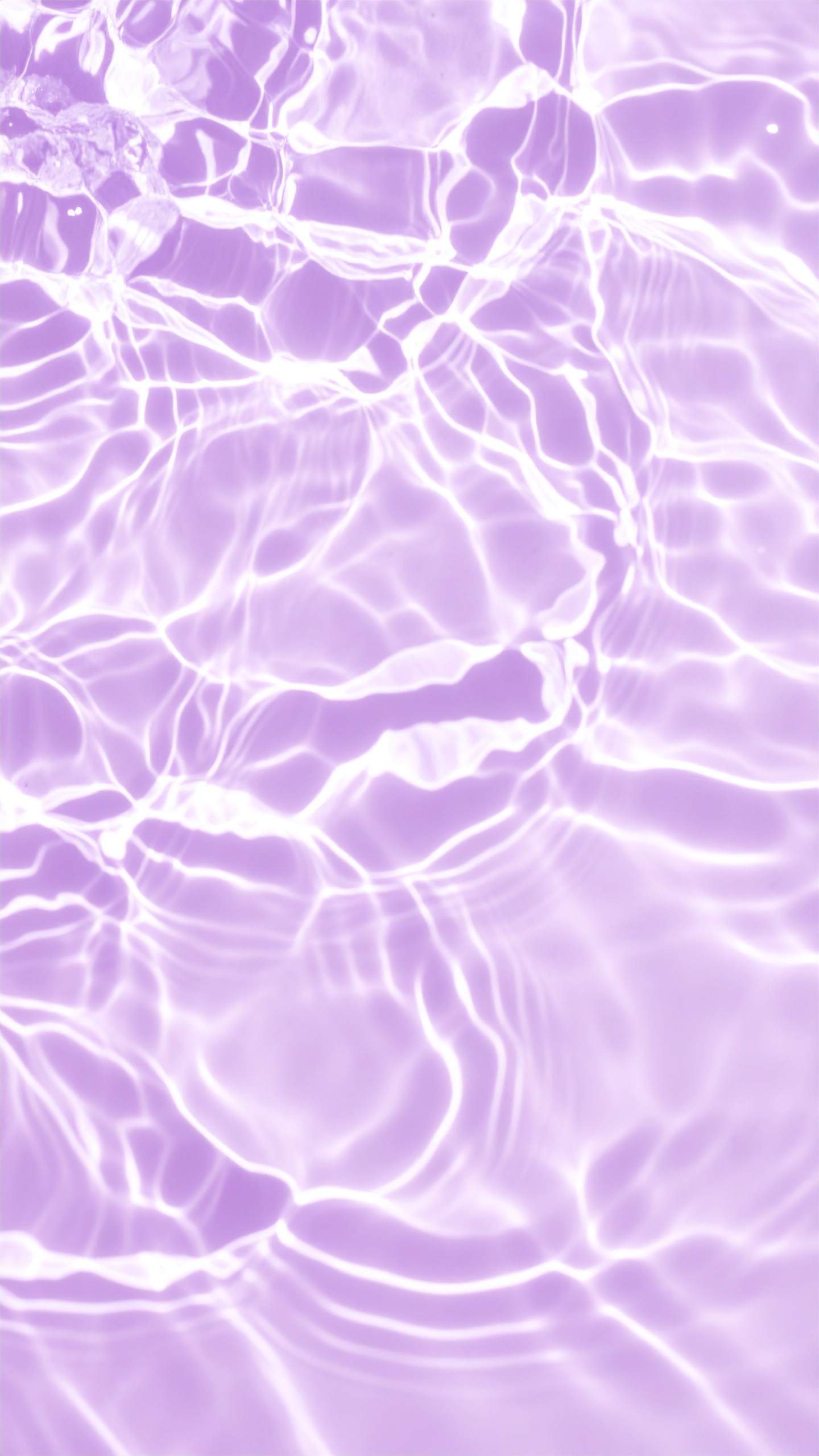 縦の透明な水のおしゃれな紫色背景画像